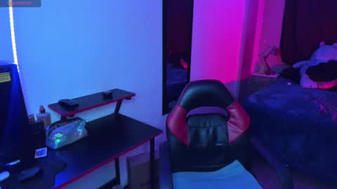  Mia   online show from September 17, 5:05 am