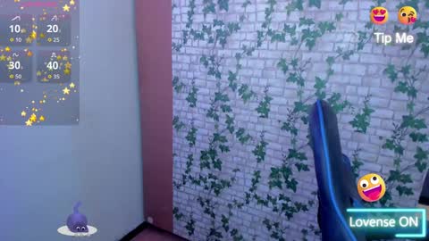  Mia   online show from November 17, 7:36 pm