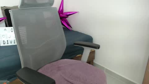 katerine online show from April 1, 2:56 am