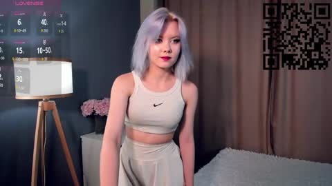 Mia online show from April 14, 11:21 am