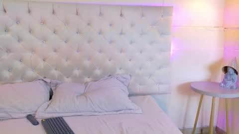 CATH  online show from November 22, 8:33 pm