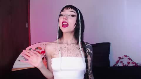 Snapshot of cati_petite chatting on January 5, 6:13 pm Cati help me reach my goal of 100 thumbs up again 3 online show from January 5, 6:13 pm