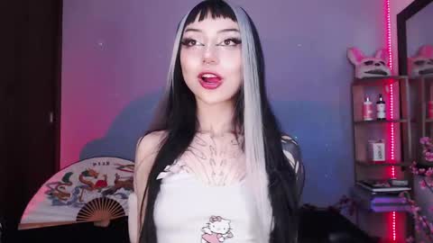 Snapshot of cati_petite chatting on February 20, 11:32 pm Cati help me reach my goal of 100 thumbs up again 3 online show from February 20, 11:32 pm