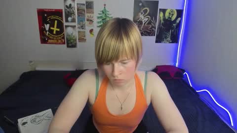 cattie_w_ online show from February 20, 6:19 am