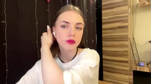 Polly online show from March 1, 9:09 am