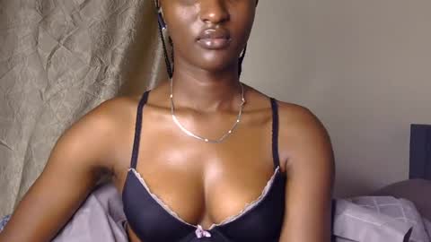 cee_queen online show from June 25, 4:12 am