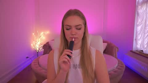 celestenoirr online show from December 17, 7:56 am