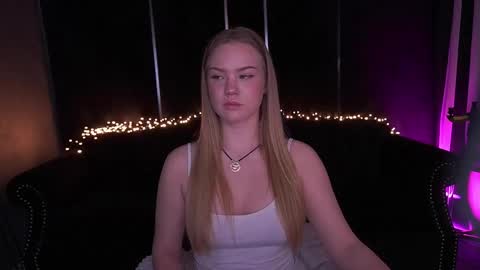 celestenoirr online show from April 17, 6:48 am