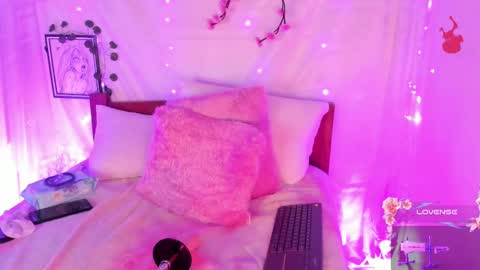 Hello guys my name is Sofi and Lizzie and  Vanessa online show from October 8, 3:11 am