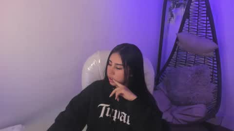 Chantall online show from November 22, 5:43 am