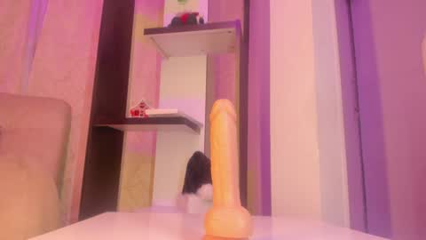 Chantall online show from December 4, 4:43 am