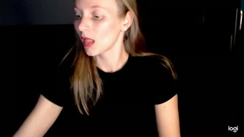 Snapshot of chanti_lovee chatting on October 20, 8:01 pm We Vibe Device that vibrates at the sound of Tips and makes me wet. vibe lush edging daddy lovense online show from October 20, 8:01 pm