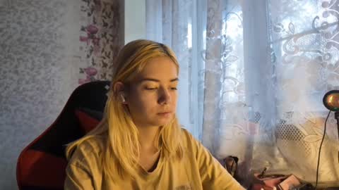 charleneschonert online show from October 29, 7:45 am