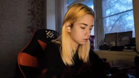 charleneschonert online show from November 24, 7:21 am