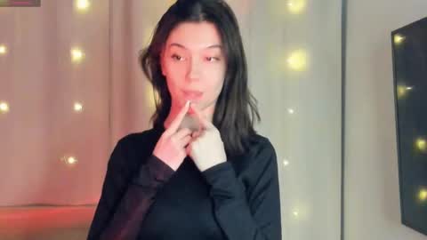 Yumi online show from March 15, 9:39 pm