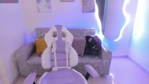    online show from October 17, 8:23 pm