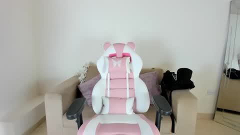    online show from February 5, 9:50 pm