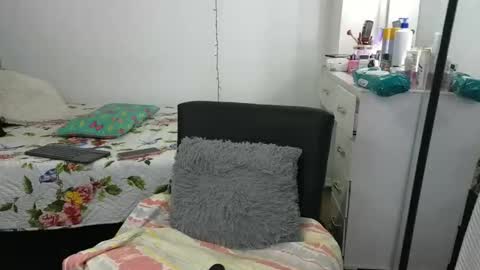 charlotte_027 online show from November 2, 6:28 am