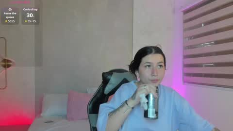 Charlottee online show from June 5, 8:15 pm