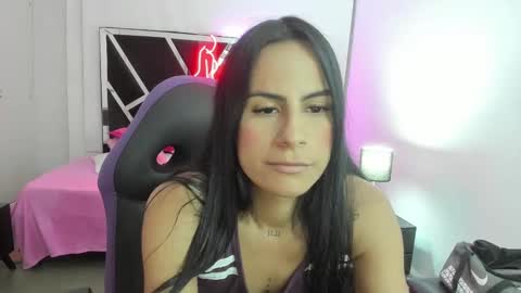 Snapshot of charlotthe_ee chatting on October 9, 7:40 pm online show from October 9, 7:40 pm