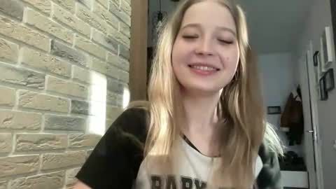 Sarah online show from May 6, 2:32 pm