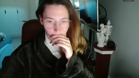 Leonie online show from April 2, 7:50 am