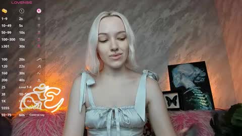 Cheryl online show from March 3, 11:33 pm