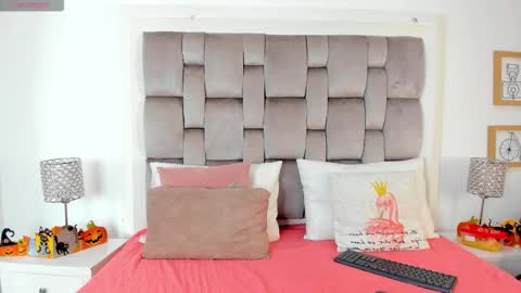 Chiki online show from October 30, 8:43 pm