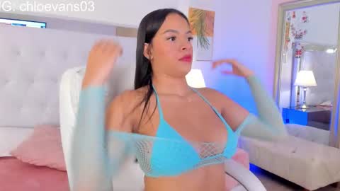 Chloe online show from December 4, 4:08 pm