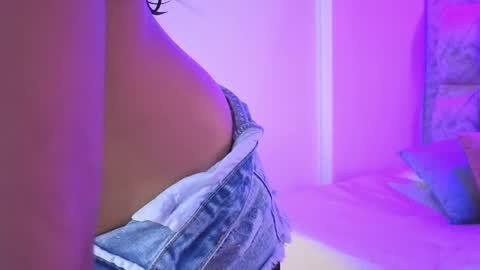 chloe_bluee_ online show from June 3, 11:33 am