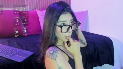 chloe_bluee_ online show from March 4, 11:28 am