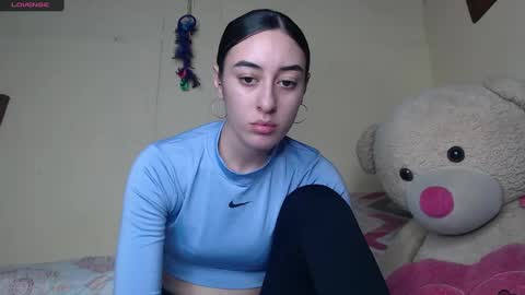 Snapshot of chloe_vahos chatting on January 8, 8:50 pm Chloe online show from January 8, 8:50 pm