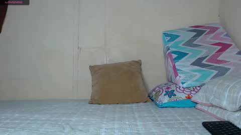 Snapshot of chloe_vahos chatting on December 14, 5:36 pm Chloe online show from December 14, 5:36 pm