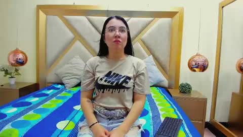 chloeashfoord online show from April 13, 1:01 pm