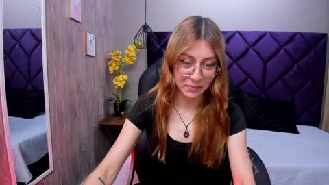 Snapshot of chloecampbell03 chatting on September 20, 1:42 pm chloecampbell03 online show from September 20, 1:42 pm