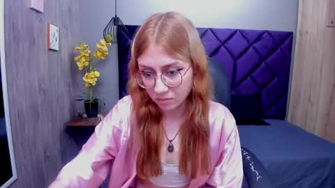 Snapshot of chloecampbell03 chatting on September 27, 1:51 pm chloecampbell03 online show from September 27, 1:51 pm