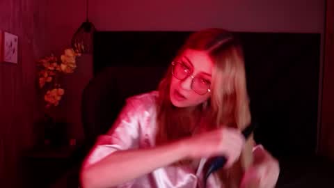 Snapshot of chloecampbell03 chatting on September 18, 1:09 pm chloecampbell03 online show from September 18, 1:09 pm