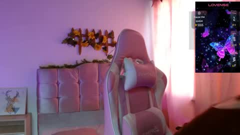 Snapshot of chloejohnsoon chatting on March 10, 1:54 pm Chloe online show from March 10, 1:54 pm
