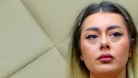 Chloe Vee online show from June 3, 5:08 am