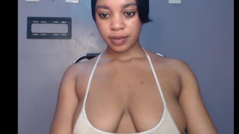 ESTHER online show from February 19, 8:20 pm