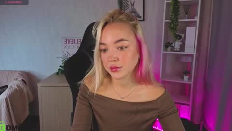 hristy3 online show from November 18, 12:55 am