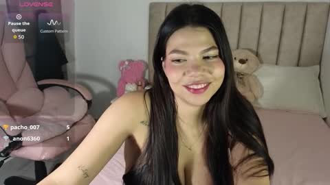 Mia online show from December 17, 6:06 am