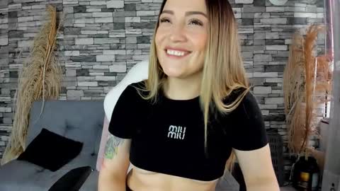 Snapshot of ciindy_lovee chatting on October 13, 4:20 pm Ciindy Lovers online show from October 13, 4:20 pm