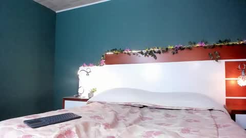 Snapshot of cinna_roux_ chatting on October 13, 8:22 pm Karla online show from October 13, 8:22 pm