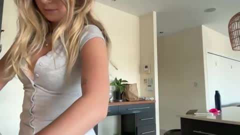 Claire online show from December 3, 7:33 am