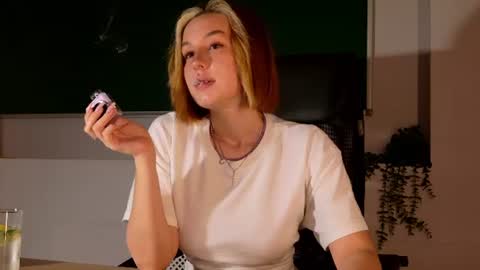 Claire online show from July 4, 3:08 pm