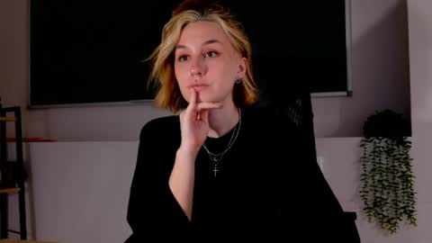 Claire online show from June 22, 3:09 pm