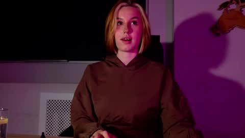 Claire online show from June 29, 2:39 pm