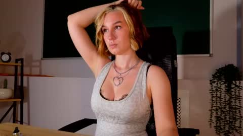 Claire online show from June 20, 3:04 pm