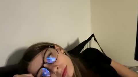 clairewalkerrr online show from October 28, 1:06 pm